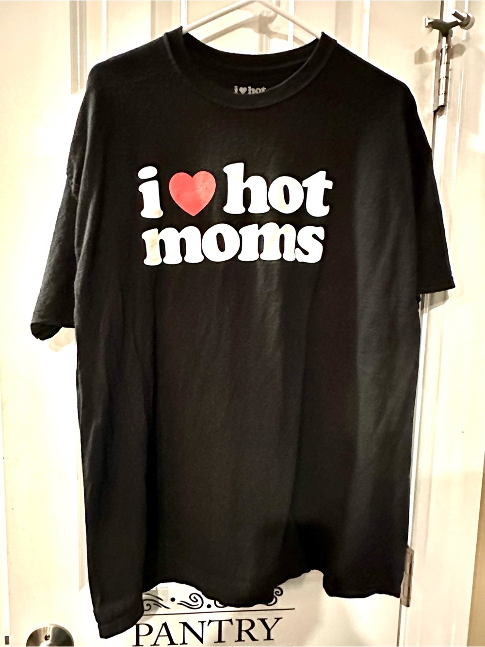 Black Men’s Graphic Tee with Red Heart XL “I love hot Mons”